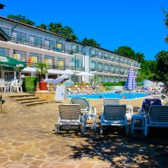 Park Hotel Kini- All Incusive городской автобус