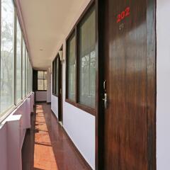 OYO 12887 Hotel A-1 балкон