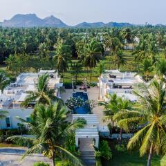 Отель The Beach Village Resort парковка