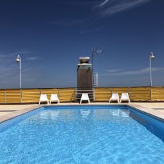 Отель Lisbon Luxe Spacious Flat бассейн фото 2