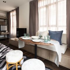 Warm Window Silom - Hostel Бангкок комната для гостей фото 2