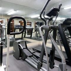 Отель Baymont Inn & Suites Columbus/Rickenbacker Колумбус фитнесс-зал
