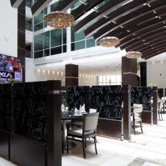 Отель Holiday Inn Meydan гостиничный бар