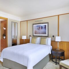 Отель The Ritz-Carlton Residences, Dubai International Financial Centre Дубай комната для гостей фото 2