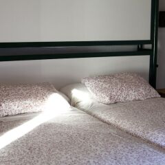 Отель Layos Hostel - Camp Испания, Лайос - отзывы, цены и фото номеров - забронировать отель Layos Hostel - Camp онлайн комната для гостей фото 4