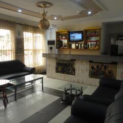 Отель SDM Tavern and Suites гостиничный бар