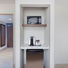 Отель Holiday Inn Express West Los Angeles США, Лос-Анджелес - отзывы, цены и фото номеров - забронировать отель Holiday Inn Express West Los Angeles онлайн удобства в номере