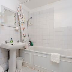 Отель 2 Bedroom Flat In Earlsfield Великобритания, Лондон - отзывы, цены и фото номеров - забронировать отель 2 Bedroom Flat In Earlsfield онлайн ванная фото 2
