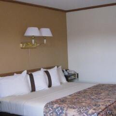 Отель Canadas Best Value Inn Канада, Калгари - отзывы, цены и фото номеров - забронировать отель Canadas Best Value Inn онлайн комната для гостей фото 3