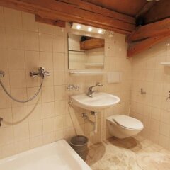 Отель Damiano's Gasthaus Zum Tschuggen Швейцария, Давос - отзывы, цены и фото номеров - забронировать отель Damiano's Gasthaus Zum Tschuggen онлайн ванная