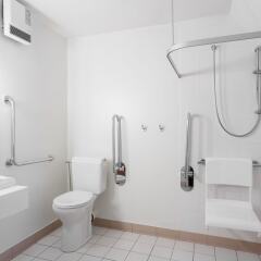 Отель ibis Brussels City Centre Бельгия, Брюссель - 2 отзыва об отеле, цены и фото номеров - забронировать отель ibis Brussels City Centre онлайн ванная