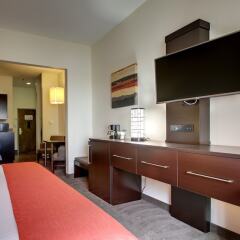 Holiday Inn Express Hotel & Suites MERIDIAN сейф в номере