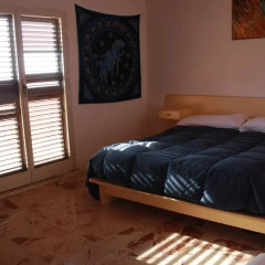 Отель Lerux Bed & Breakfast Агридженто сейф в номере