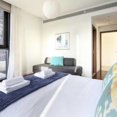 Отель Luxurious Getaway Right Across City Walk Mall Дубай комната для гостей фото 3