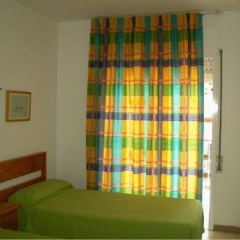 Отель Apartamentos Lotus Испания, Бланес - отзывы, цены и фото номеров - забронировать отель Apartamentos Lotus онлайн комната для гостей фото 3