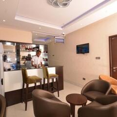 Отель Lakeem Suites - Agboyin Surulere гостиничный бар