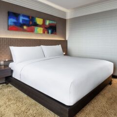 Отель DoubleTree by Hilton Bangkok Ploenchit Бангкок комната для гостей фото 17