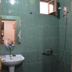 Отель BHM Hostel Грузия, Тбилиси - отзывы, цены и фото номеров - забронировать отель BHM Hostel онлайн ванная фото 2