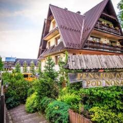 Отель Aparthotel Pod Nosalem Закопане вид на фасад