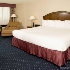 Отель Best Western Premier Calgary Plaza Hotel & Conference Centre Канада, Калгари - отзывы, цены и фото номеров - забронировать отель Best Western Premier Calgary Plaza Hotel & Conference Centre онлайн комната для гостей фото 5