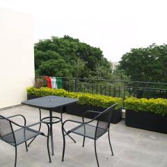 Six Hotel