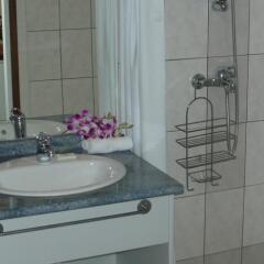 Отель Tahiti Airport Motel Французская Полинезия, Фааа - 1 отзыв об отеле, цены и фото номеров - забронировать отель Tahiti Airport Motel онлайн ванная фото 2