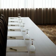 Отель Holiday Inn Athens Attica Av. Airport West с домашними животными