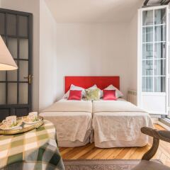 Отель Apartamentos Plaza Santa Ana Мадрид балкон