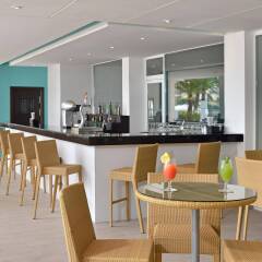 Отель Sol Beach House Mallorca - Adult Only гостиничный бар