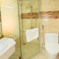 Отель Happy Light Hotel Вьетнам, Нячанг - 1 отзыв об отеле, цены и фото номеров - забронировать отель Happy Light Hotel онлайн ванная фото 2