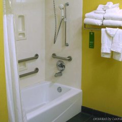 Hampton Inn Richmond in Richmond, United States of America from 164$, photos, reviews - zenhotels.com bathroom
