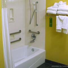 Hampton Inn Richmond in Richmond, United States of America from 160$, photos, reviews - zenhotels.com bathroom