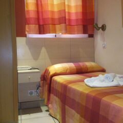 Отель Hostal Tijcal I сейф в номере