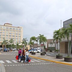 Отель Real InterContinental San Pedro Sula at Multiplaza Mall городской автобус