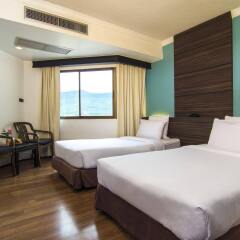 Отель Holiday Garden Hotel & Resort Chiang Mai Таиланд, Чиангмай - отзывы, цены и фото номеров - забронировать отель Holiday Garden Hotel & Resort Chiang Mai онлайн комната для гостей фото 2