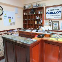 Отель Hostal Guillot Торремолинос ванная