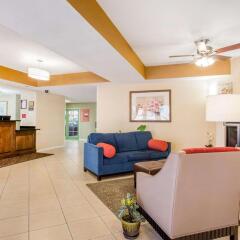 Отель Comfort Suites Tulare интерьер отеля