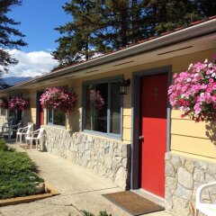 Отель Tete Jaune Lodge