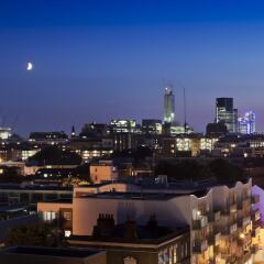 Отель Holiday Inn London Commercial Road балкон