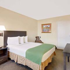 Отель Howard Johnson by Wyndham Las Vegas near the Strip США, Лас-Вегас - отзывы, цены и фото номеров - забронировать отель Howard Johnson by Wyndham Las Vegas near the Strip онлайн комната для гостей фото 4