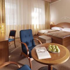 Отель Dr. Adler Spa & Kurhotel Чехия, Франтишкови-Лазне - отзывы, цены и фото номеров - забронировать отель Dr. Adler Spa & Kurhotel онлайн комната для гостей фото 2