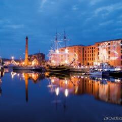Отель Holiday Inn Express Liverpool-Albert Dock Великобритания, Ливерпуль - отзывы, цены и фото номеров - забронировать отель Holiday Inn Express Liverpool-Albert Dock онлайн пляж