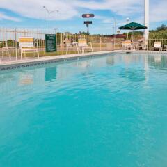 Отель La Quinta Inn & Suites Meridian бассейн фото 2