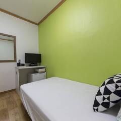 Отель Sinseoldong Station Residence комната для гостей фото 3