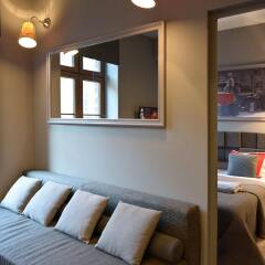 Отель La Gioia Grey Stylish Apartments Польша, Краков - отзывы, цены и фото номеров - забронировать отель La Gioia Grey Stylish Apartments онлайн комната для гостей фото 2