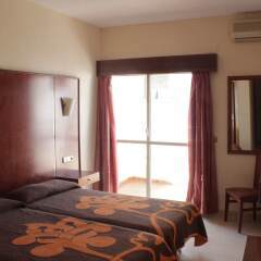 N.CH Hotel Torremolinos комната для гостей