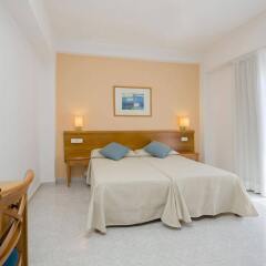 Отель Hostal Mallorca Испания, Сан-Антони-де-Портмань - отзывы, цены и фото номеров - забронировать отель Hostal Mallorca онлайн комната для гостей фото 5