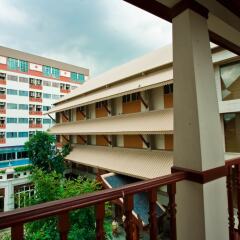 Отель Jolly Suites & Spa Thaphra Таиланд, Бангкок - отзывы, цены и фото номеров - забронировать отель Jolly Suites & Spa Thaphra онлайн балкон