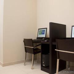 Отель Holiday Inn Express Dubai Jumeirah ОАЭ, Дубай - 10 отзывов об отеле, цены и фото номеров - забронировать отель Holiday Inn Express Dubai Jumeirah онлайн удобства в номере