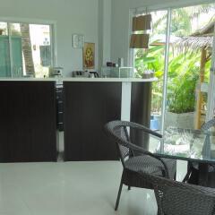 Отель But Different Phuket Guesthouse гостиничный бар
